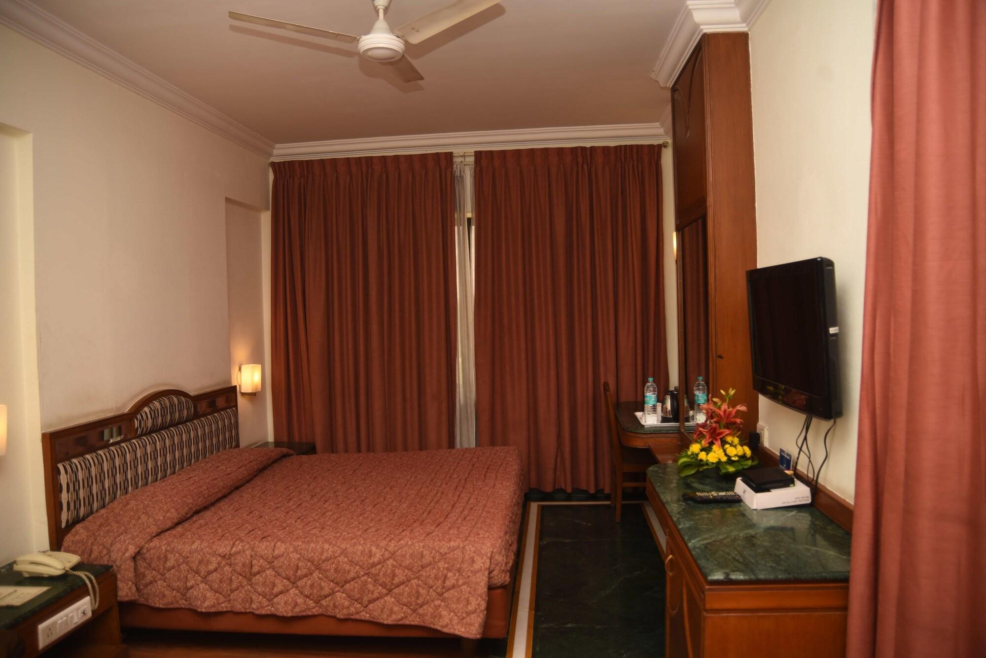 Hotel Maurya Bangalore Exterior photo