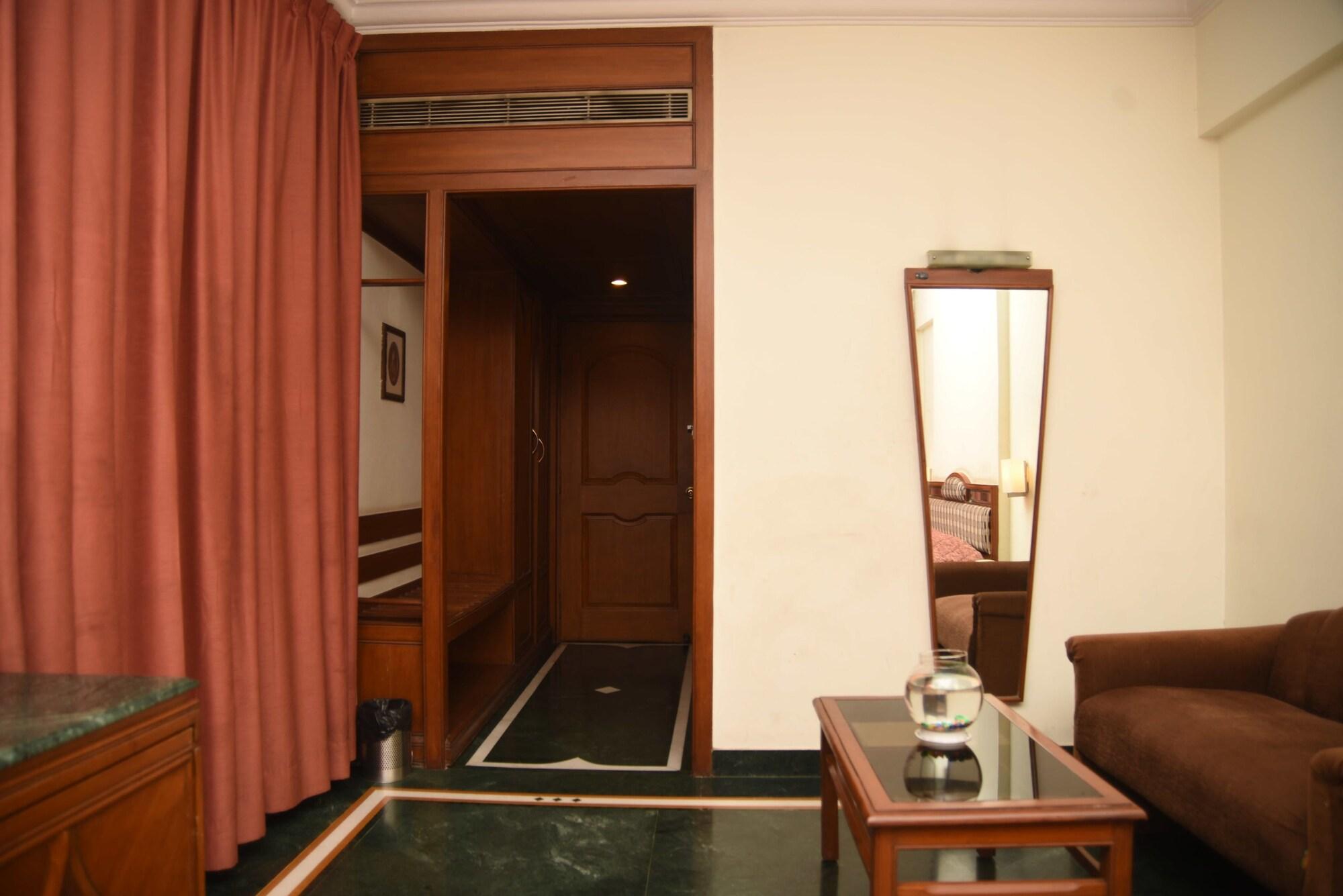 Hotel Maurya Bangalore Exterior photo