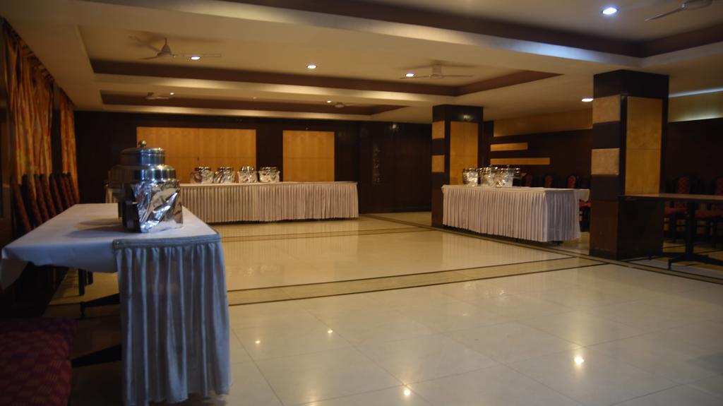 Hotel Maurya Bangalore Exterior photo