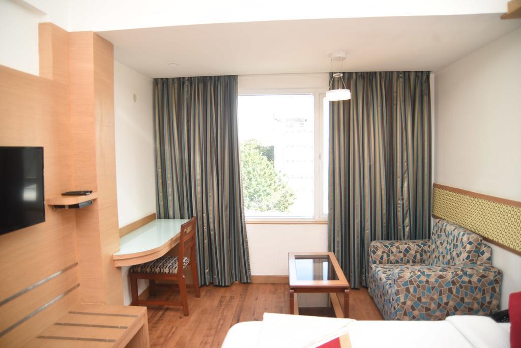 Hotel Maurya Bangalore Exterior photo