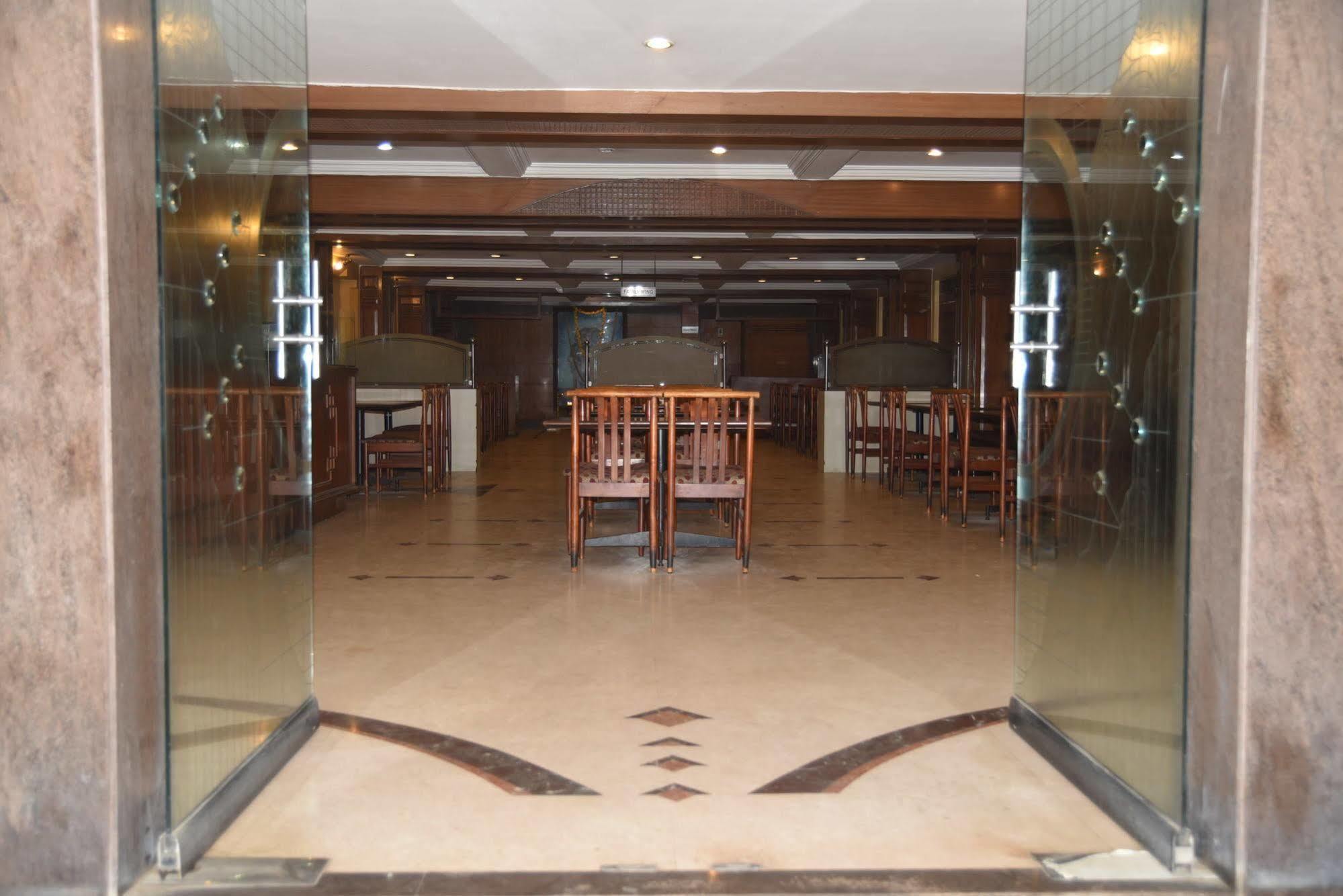 Hotel Maurya Bangalore Exterior photo
