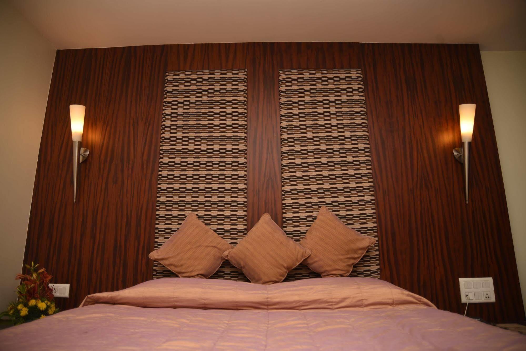 Hotel Maurya Bangalore Exterior photo