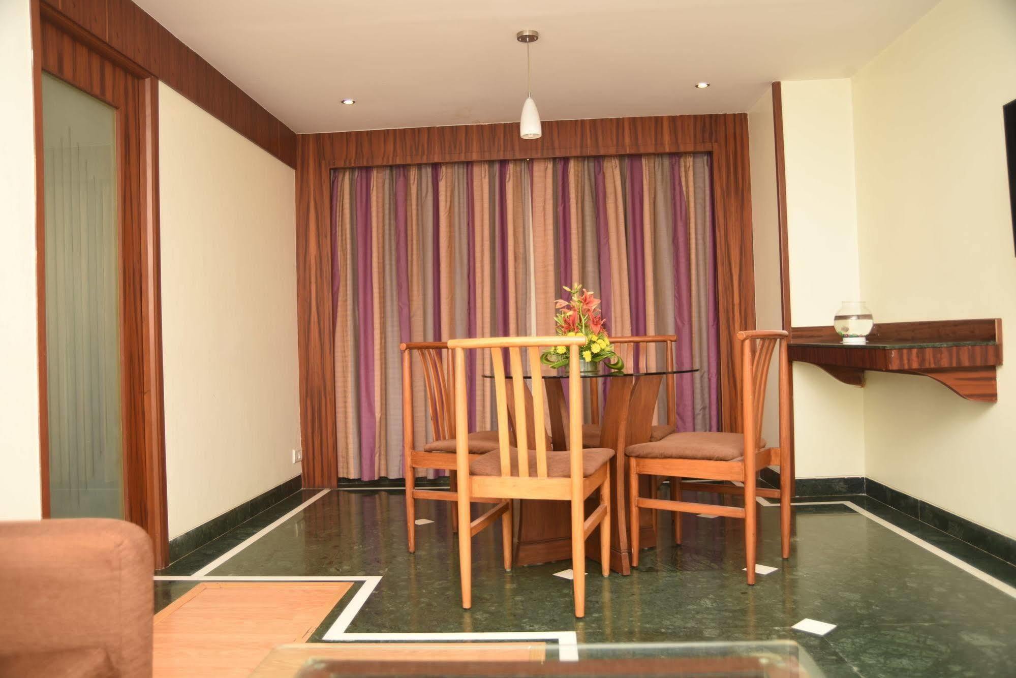 Hotel Maurya Bangalore Exterior photo