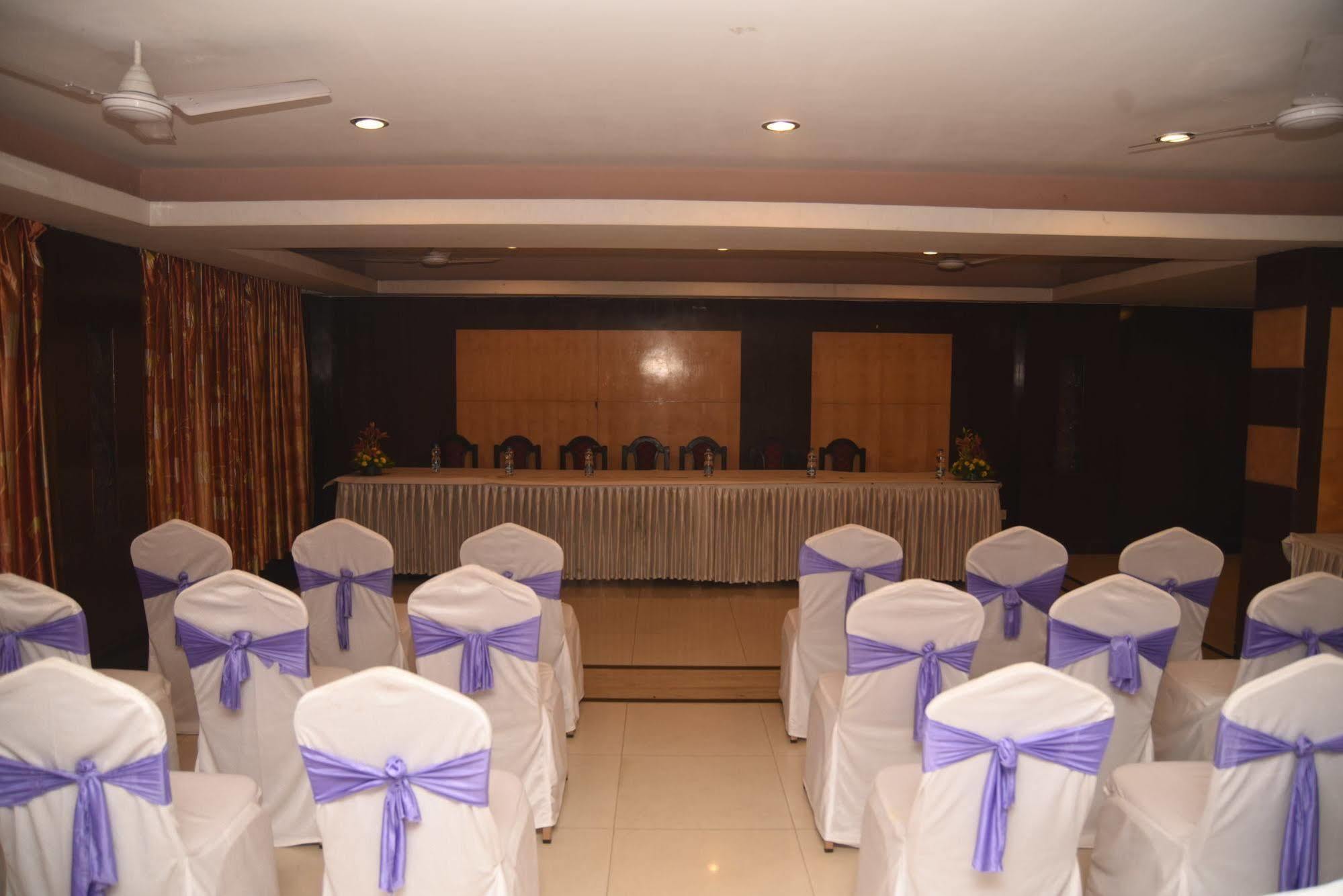 Hotel Maurya Bangalore Exterior photo