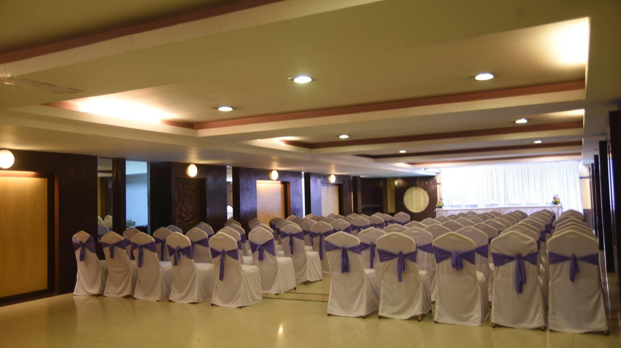 Hotel Maurya Bangalore Exterior photo