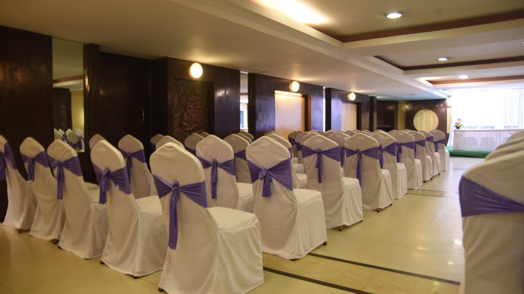 Hotel Maurya Bangalore Exterior photo