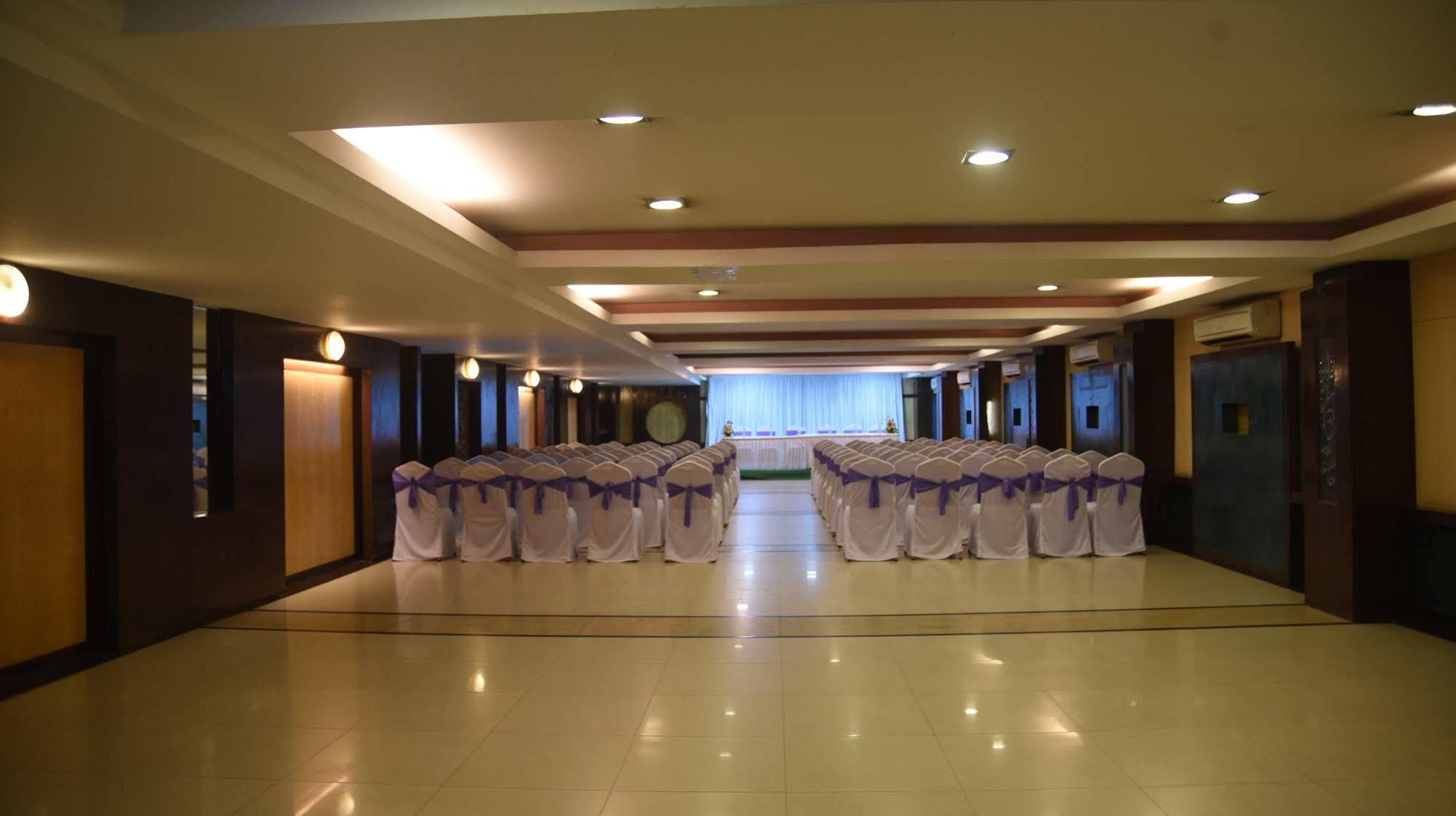 Hotel Maurya Bangalore Exterior photo
